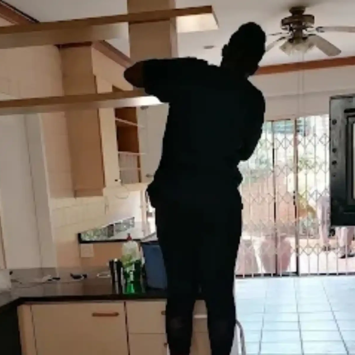 Thorough home cleaning underway in Durbanville