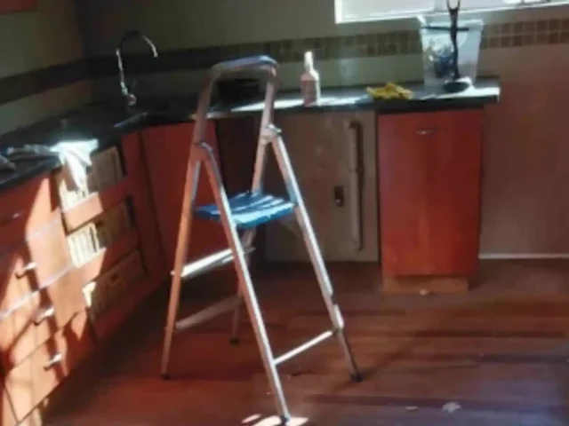 Thorough home cleaning underway in Durbanville